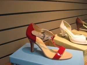 img 04021 300x225 Red Door Shoe Outlet: Discount Shoes in Green Hills