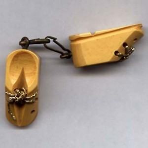 Bakelite Jewelry: Bold & Beautiful but is it Real? bakelite jewelry 300x300 Bakelite Jewelry: Bold & Beautiful but is it Real?
