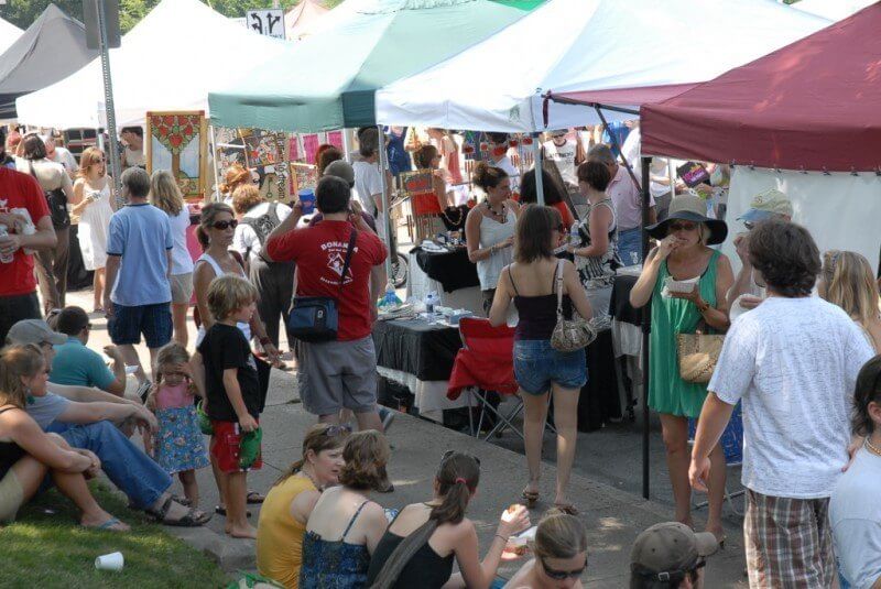 tomato art festival crowd 1024x685 East Nashville’s Tomato Art Fest