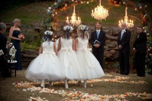 Christmas Wedding at Cheekwood for Jane Offenbach StyleBlueprint Flower Girls Cheekwood Wedding Fall Outdoors Amos Gott 231876 620x4131 300x199 Christmas Wedding at Cheekwood for Jane Offenbach